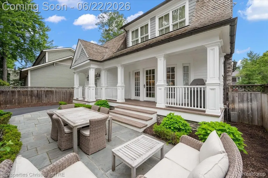 469 Bonnie Brier Street Birmingham City MI 48009