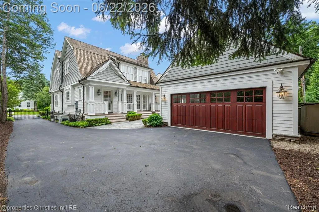 469 Bonnie Brier Street Birmingham City MI 48009
