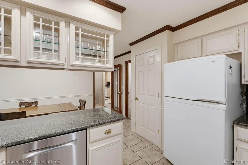 2593 Hounds Chase Drive Troy City MI 48098