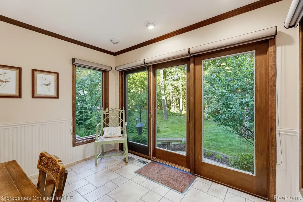 2593 Hounds Chase Drive Troy City MI 48098