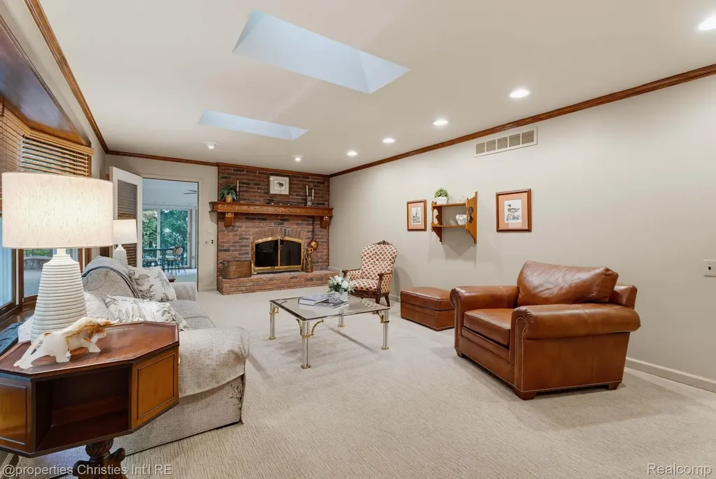 2593 Hounds Chase Drive Troy City MI 48098
