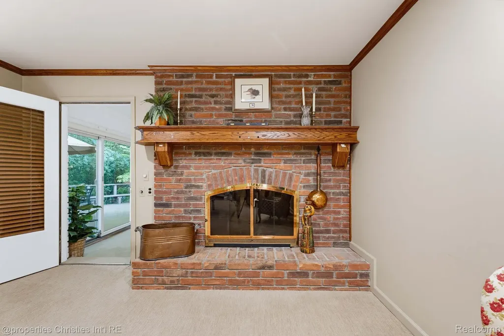 2593 Hounds Chase Drive Troy City MI 48098
