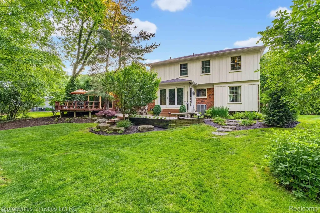 2593 Hounds Chase Drive Troy City MI 48098