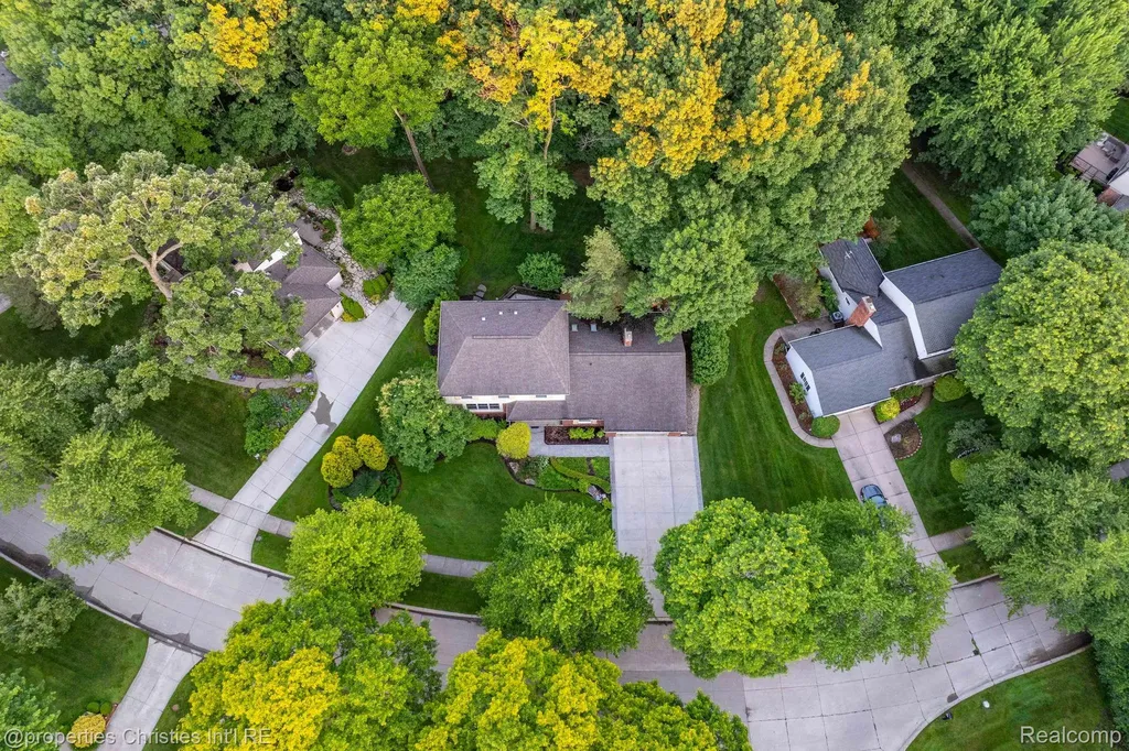2593 Hounds Chase Drive Troy City MI 48098