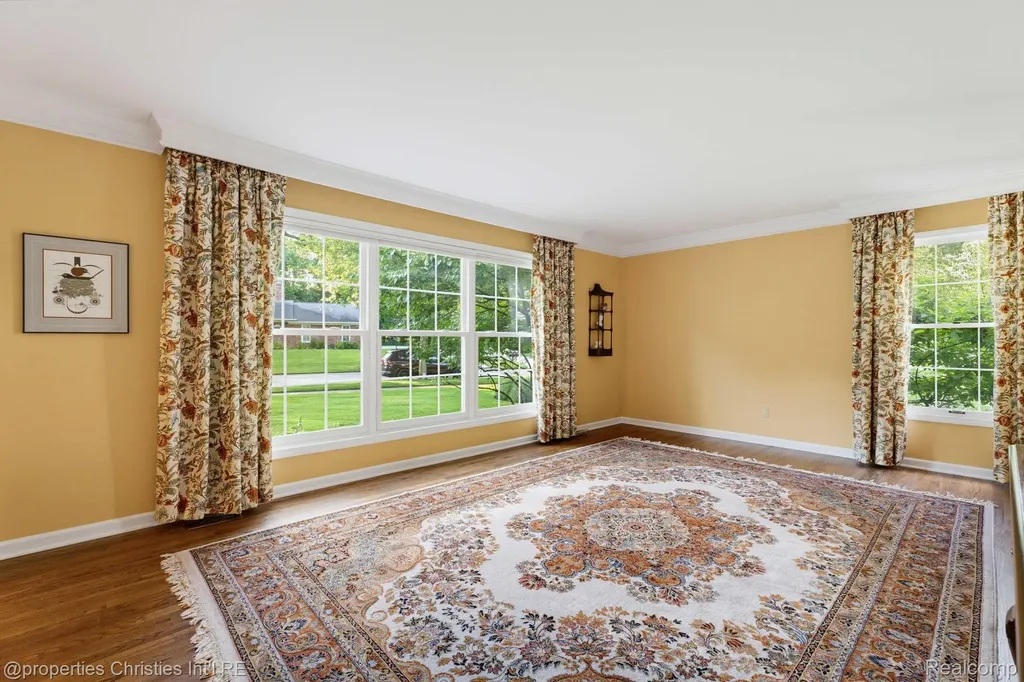 2593 Hounds Chase Drive Troy City MI 48098