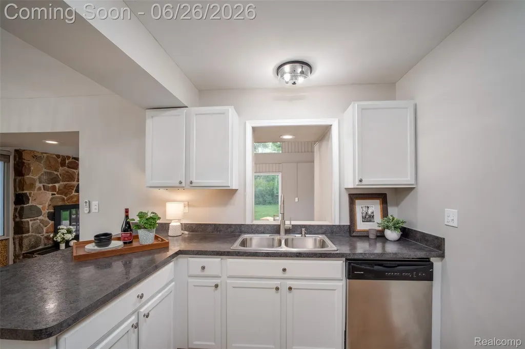 30227 Stockton Avenue Farmington City MI 48336