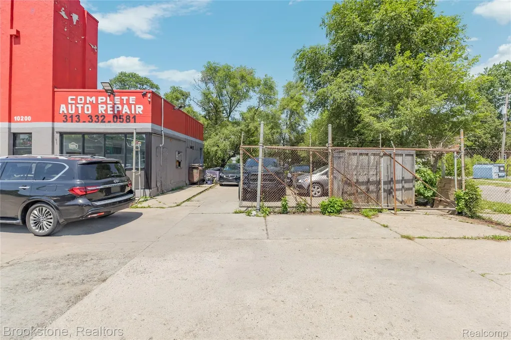 10200 Whittier Street Detroit City MI 48224