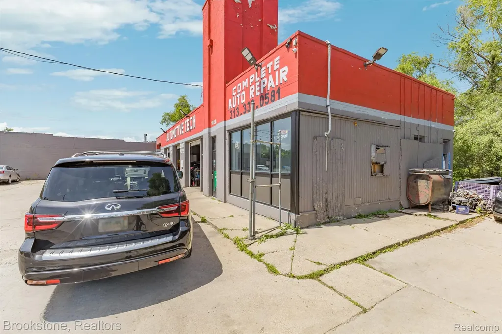 10200 Whittier Street Detroit City MI 48224