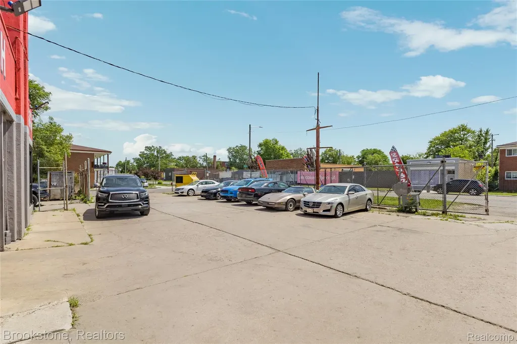 10200 Whittier Street Detroit City MI 48224