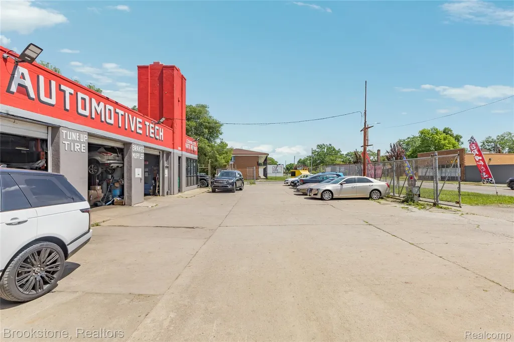 10200 Whittier Street Detroit City MI 48224