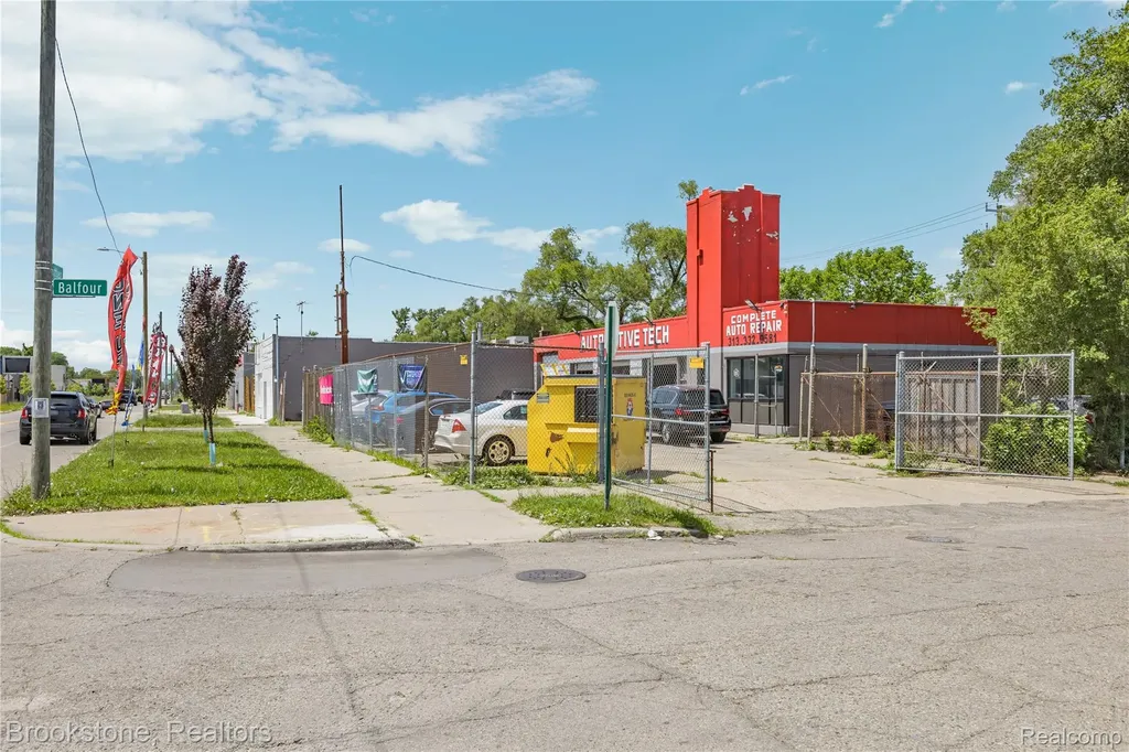 10200 Whittier Street Detroit City MI 48224