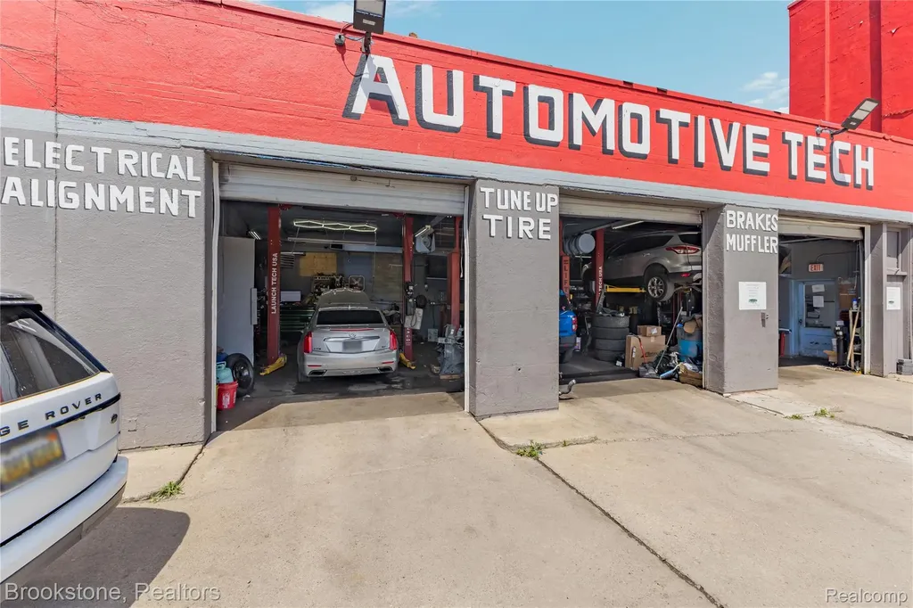 10200 Whittier Street Detroit City MI 48224