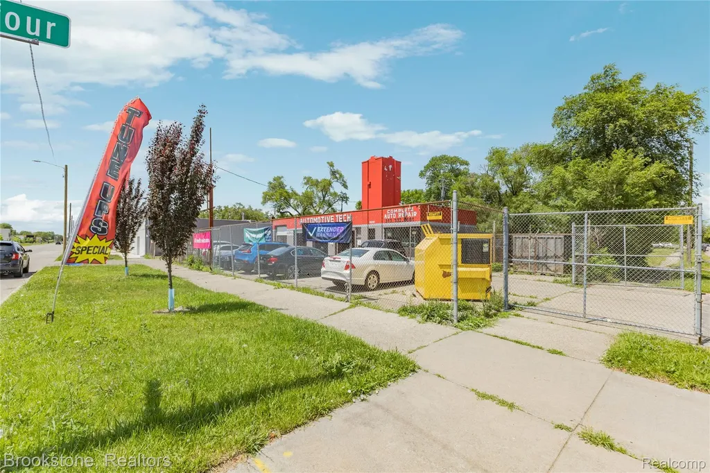 10200 Whittier Street Detroit City MI 48224