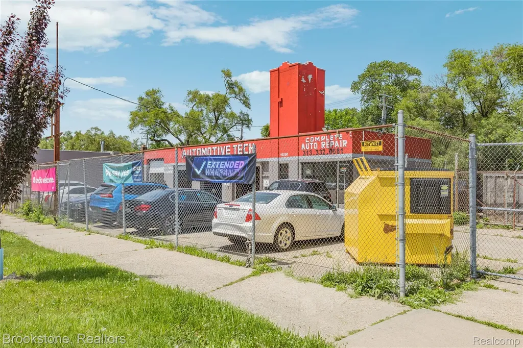 10200 Whittier Street Detroit City MI 48224