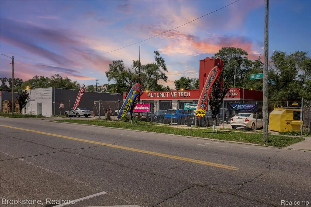 10200 Whittier Street Detroit City MI 48224