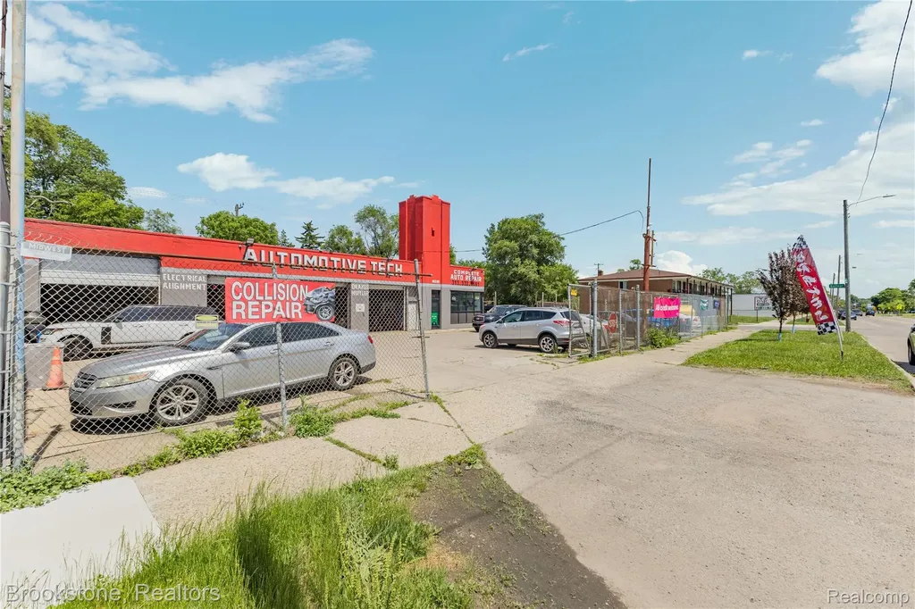10200 Whittier Street Detroit City MI 48224