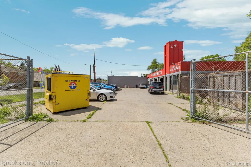 10200 Whittier Street Detroit City MI 48224