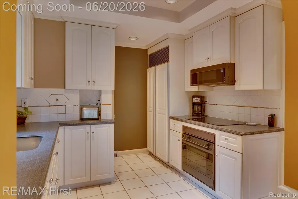 815 Oakridge Ferndale City MI 48220