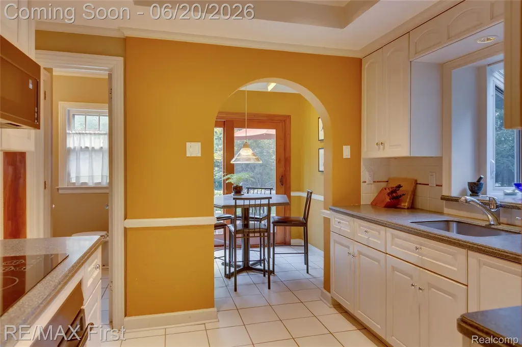 815 Oakridge Ferndale City MI 48220