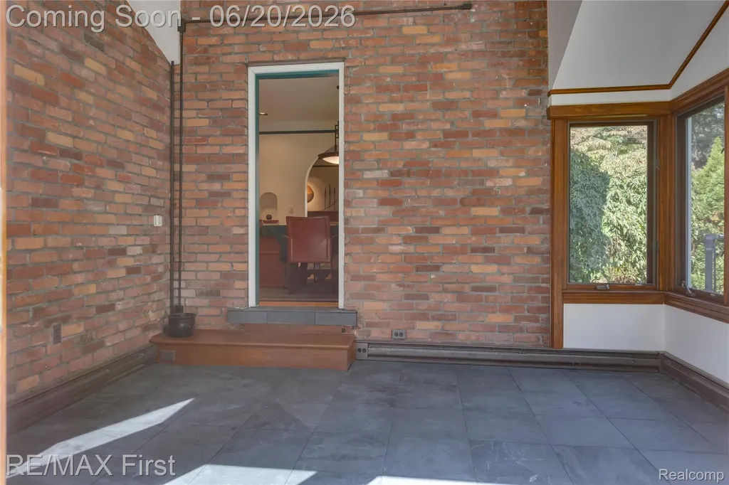 815 Oakridge Ferndale City MI 48220