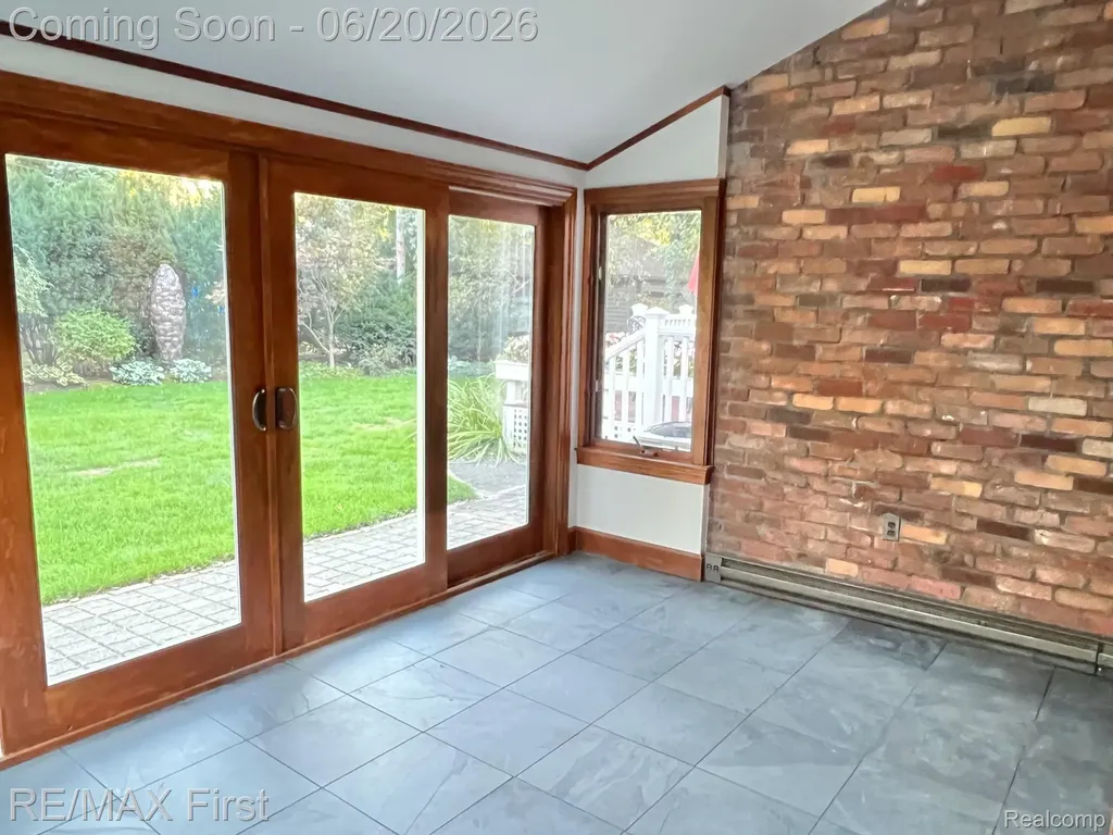 815 Oakridge Ferndale City MI 48220