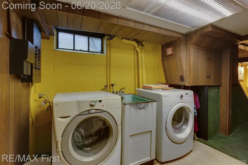 815 Oakridge Ferndale City MI 48220