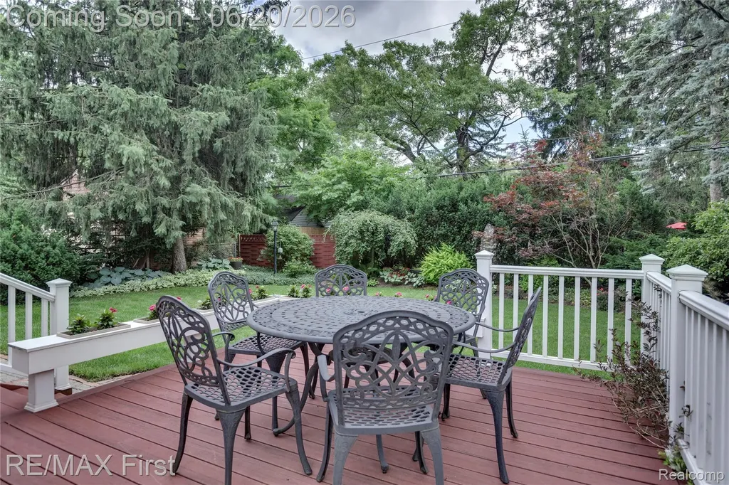 815 Oakridge Ferndale City MI 48220