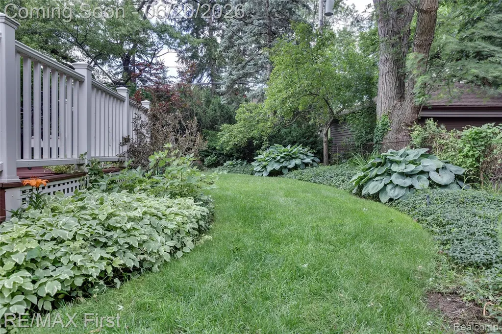 815 Oakridge Ferndale City MI 48220
