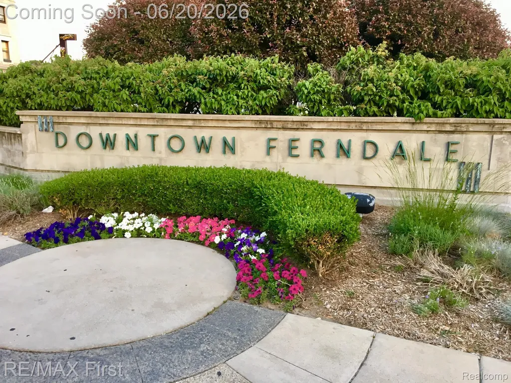 815 Oakridge Ferndale City MI 48220