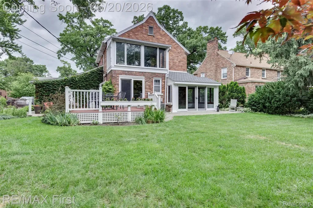 815 Oakridge Ferndale City MI 48220