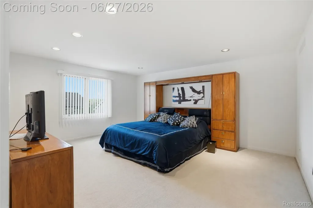 39044 Wilton Court Farmington Hills City MI 48331