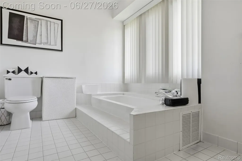 39044 Wilton Court Farmington Hills City MI 48331