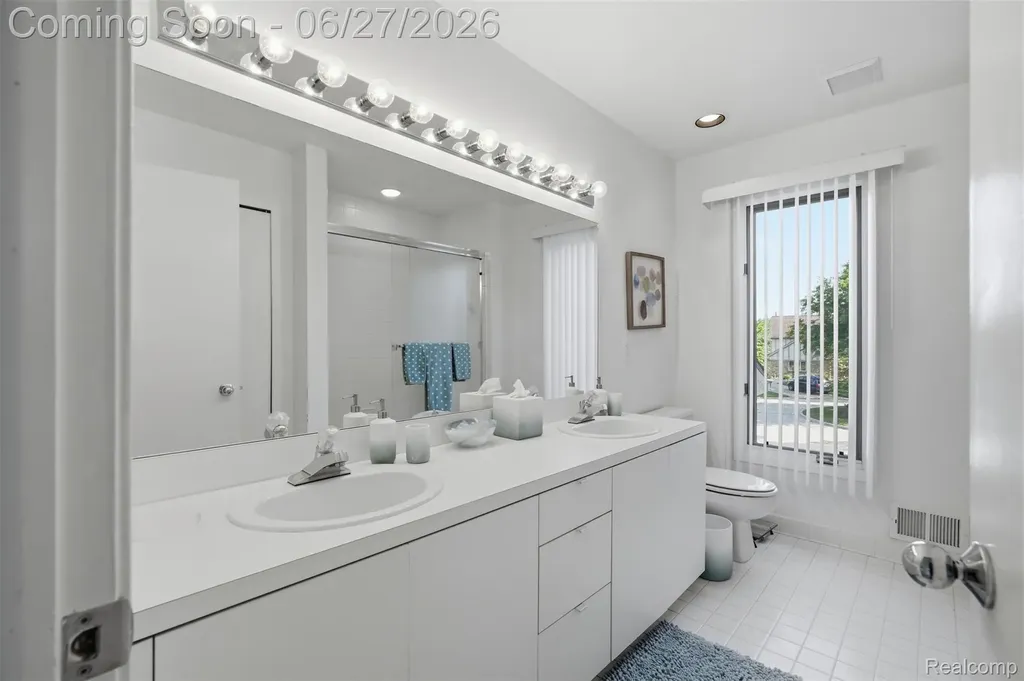 39044 Wilton Court Farmington Hills City MI 48331