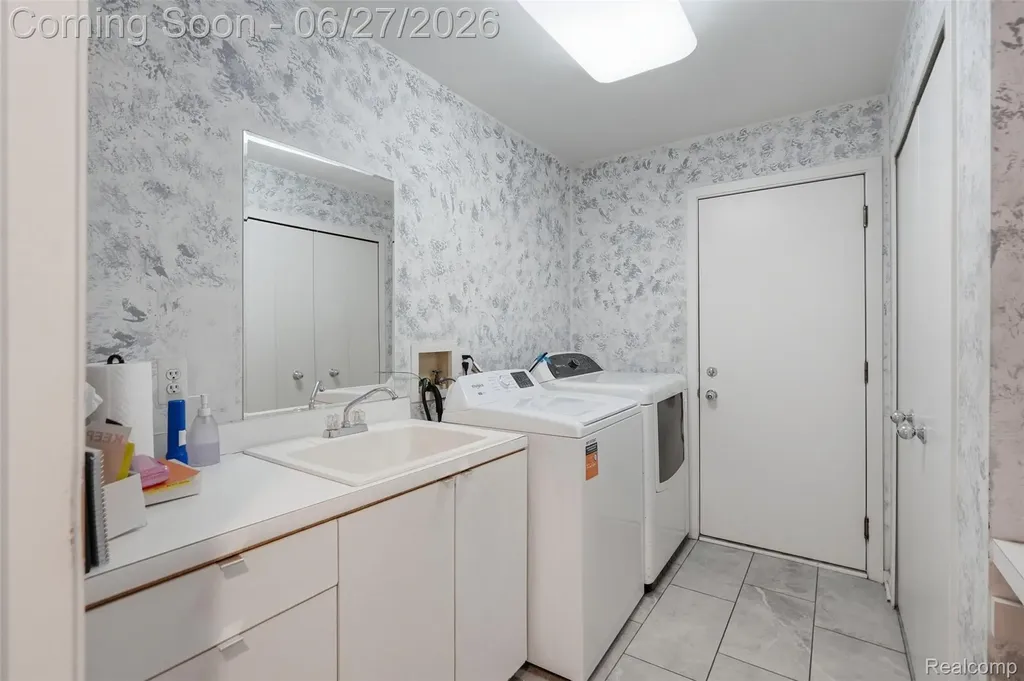 39044 Wilton Court Farmington Hills City MI 48331