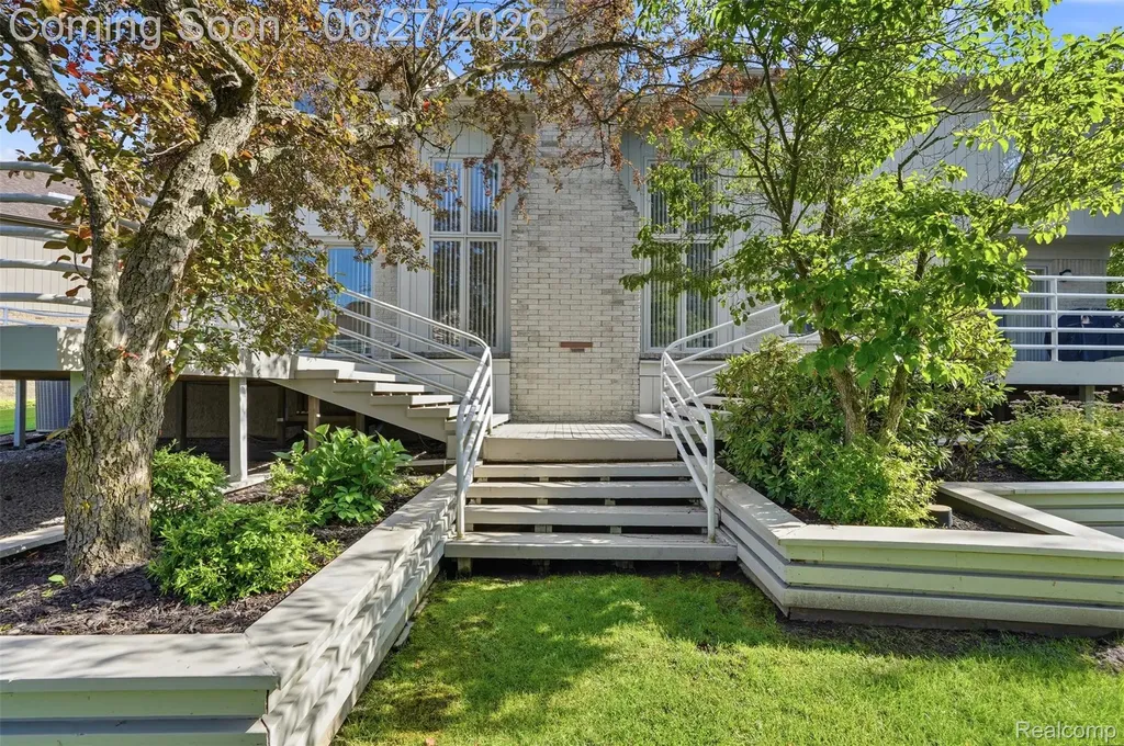 39044 Wilton Court Farmington Hills City MI 48331