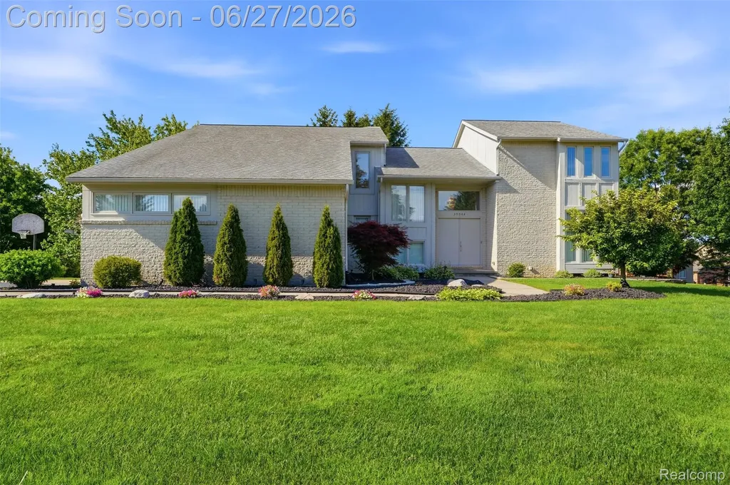 39044 Wilton Court Farmington Hills City MI 48331