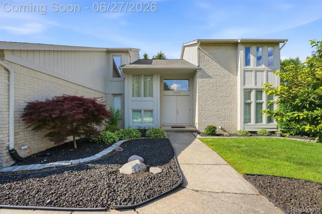 39044 Wilton Court Farmington Hills City MI 48331