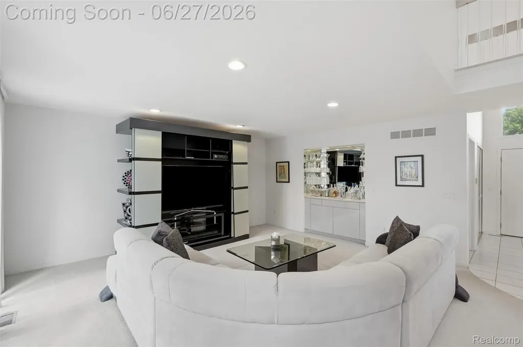 39044 Wilton Court Farmington Hills City MI 48331