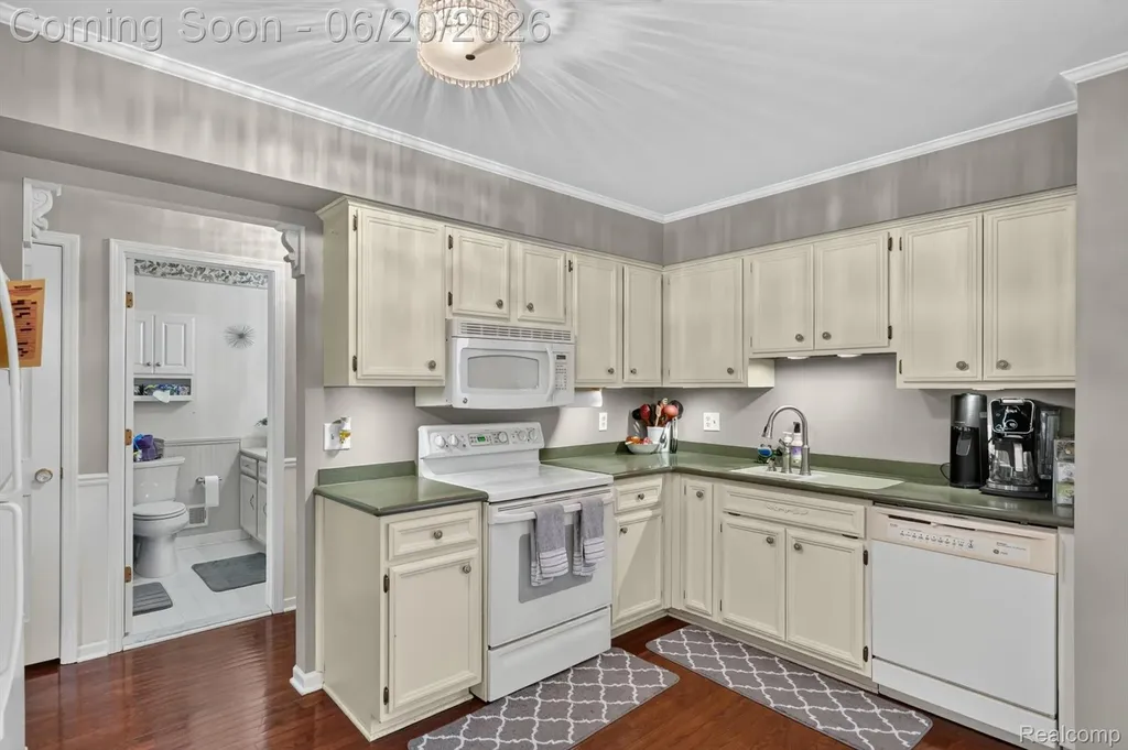 15905 New Bedford Drive Clinton Charter Township MI 48038