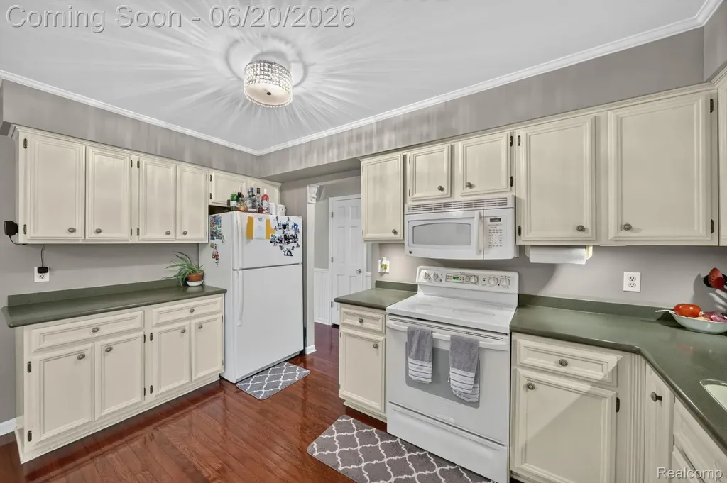 15905 New Bedford Drive Clinton Charter Township MI 48038