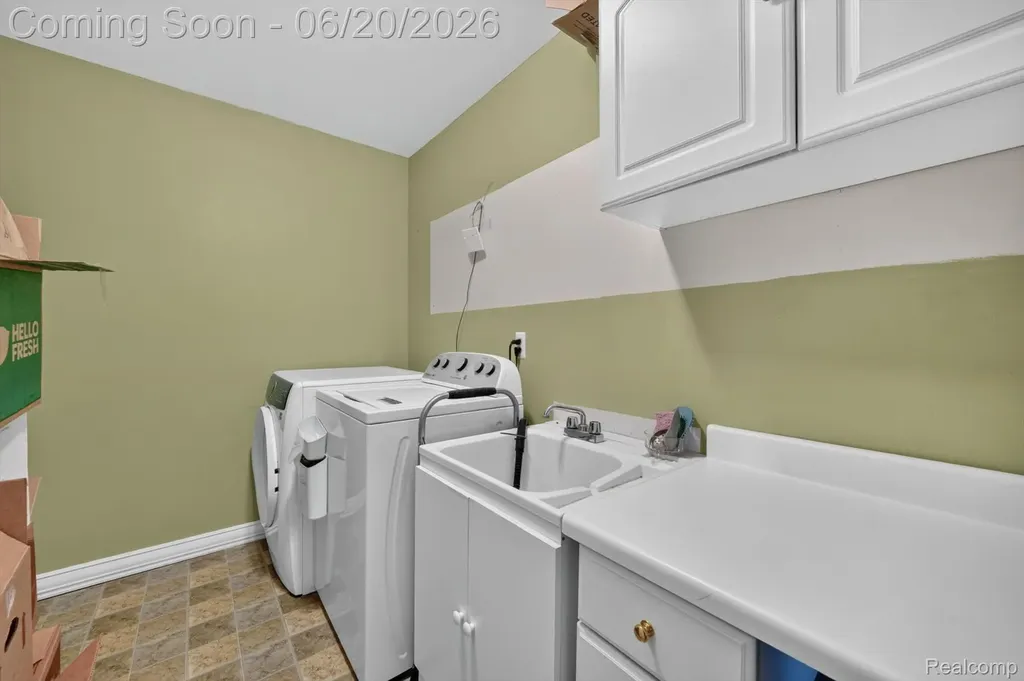 15905 New Bedford Drive Clinton Charter Township MI 48038