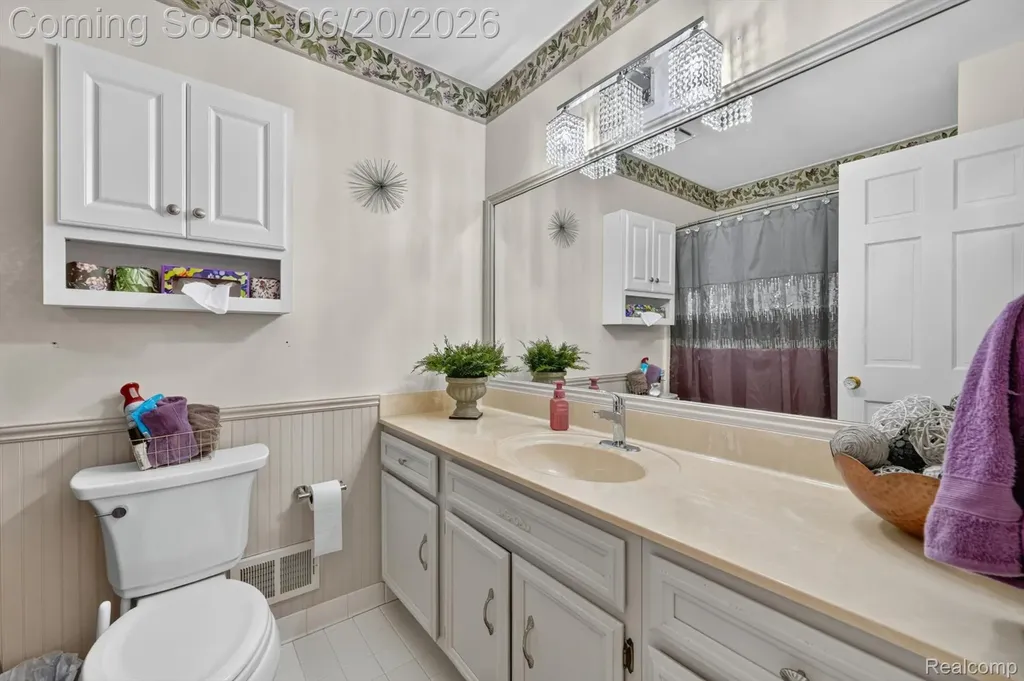 15905 New Bedford Drive Clinton Charter Township MI 48038