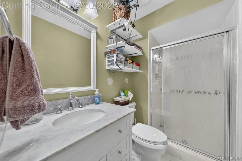 15905 New Bedford Drive Clinton Charter Township MI 48038