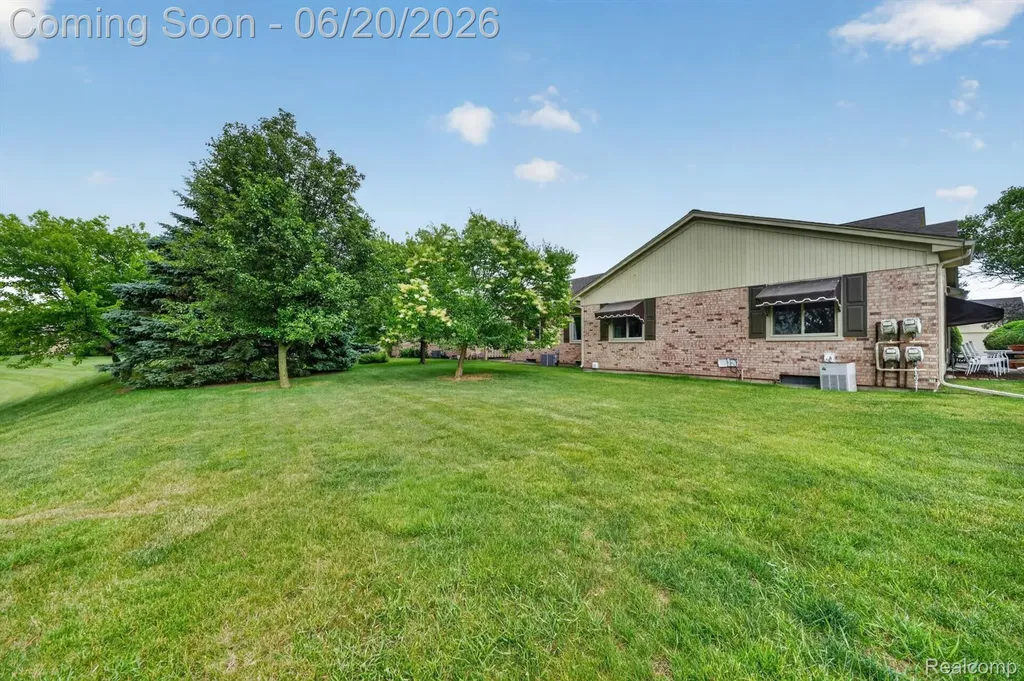15905 New Bedford Drive Clinton Charter Township MI 48038