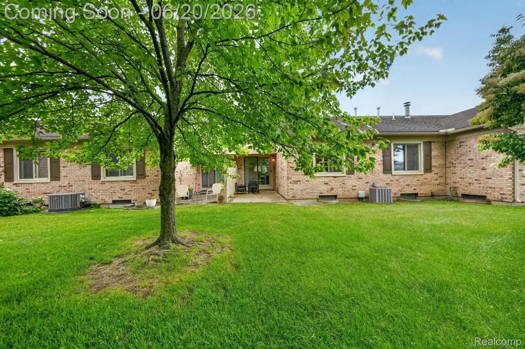 15905 New Bedford Drive Clinton Charter Township MI 48038