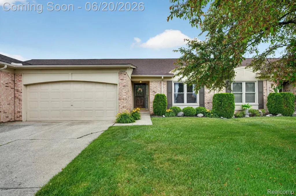 15905 New Bedford Drive Clinton Charter Township MI 48038