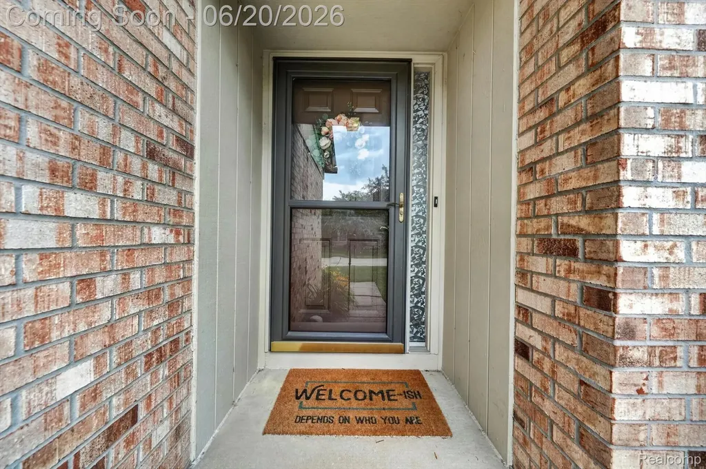 15905 New Bedford Drive Clinton Charter Township MI 48038