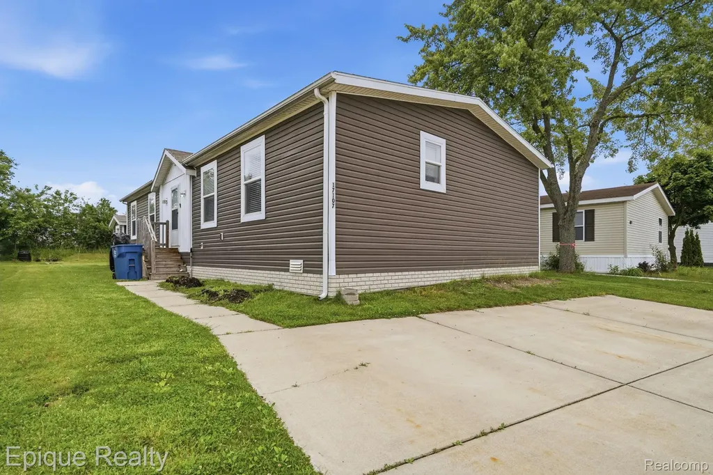 17107 Detroiter Springfield Charter Township MI 48350
