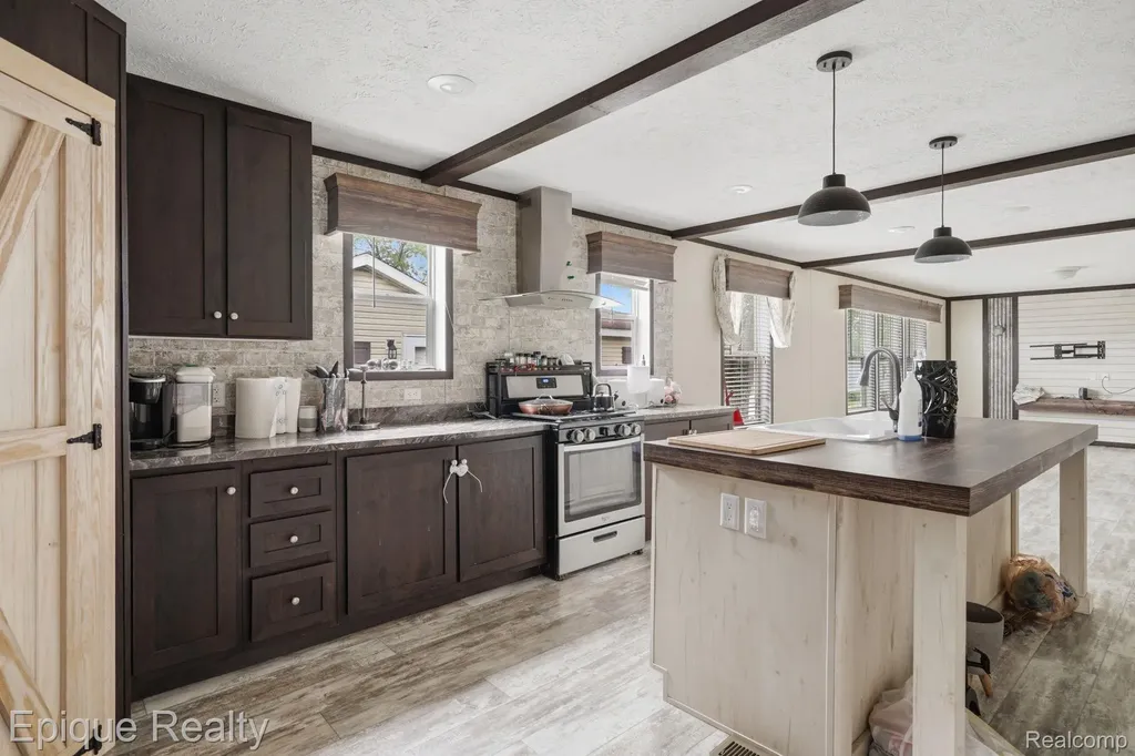17107 Detroiter Springfield Charter Township MI 48350