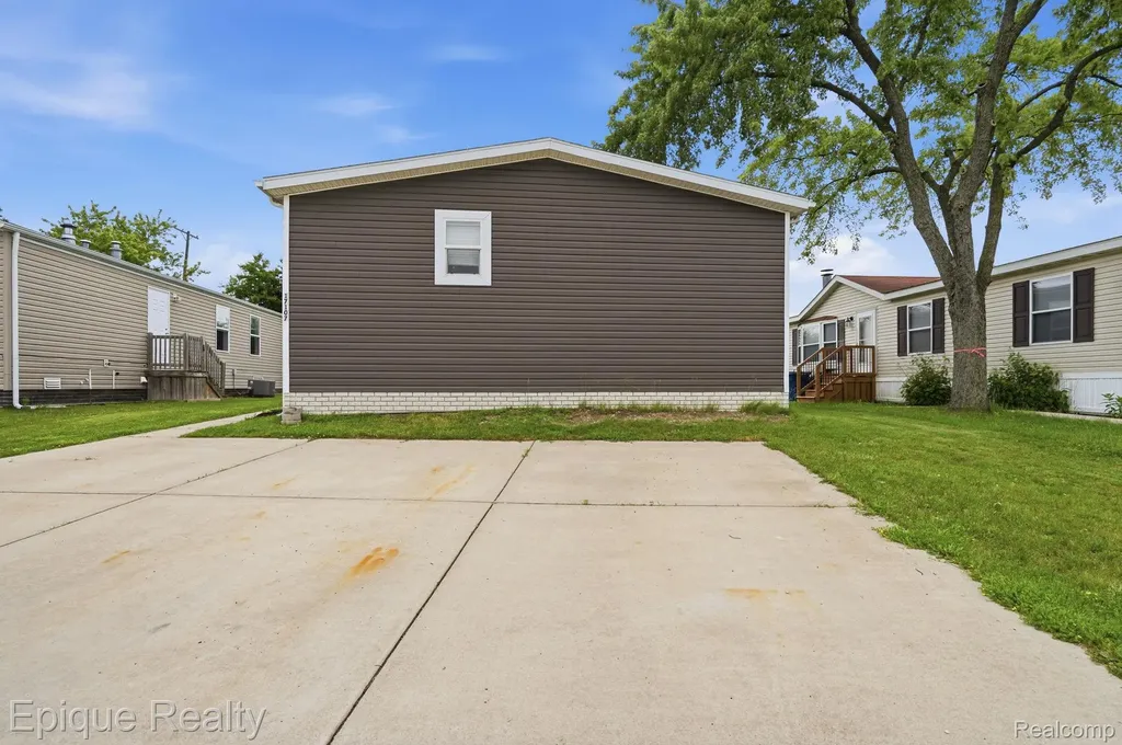 17107 Detroiter Springfield Charter Township MI 48350